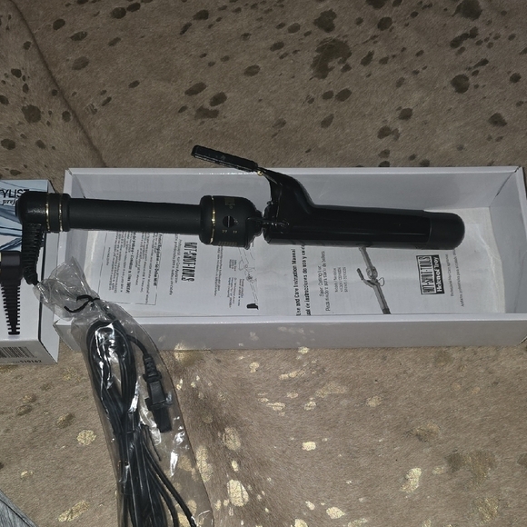 Black Curling Iron - Picture 2 of 5